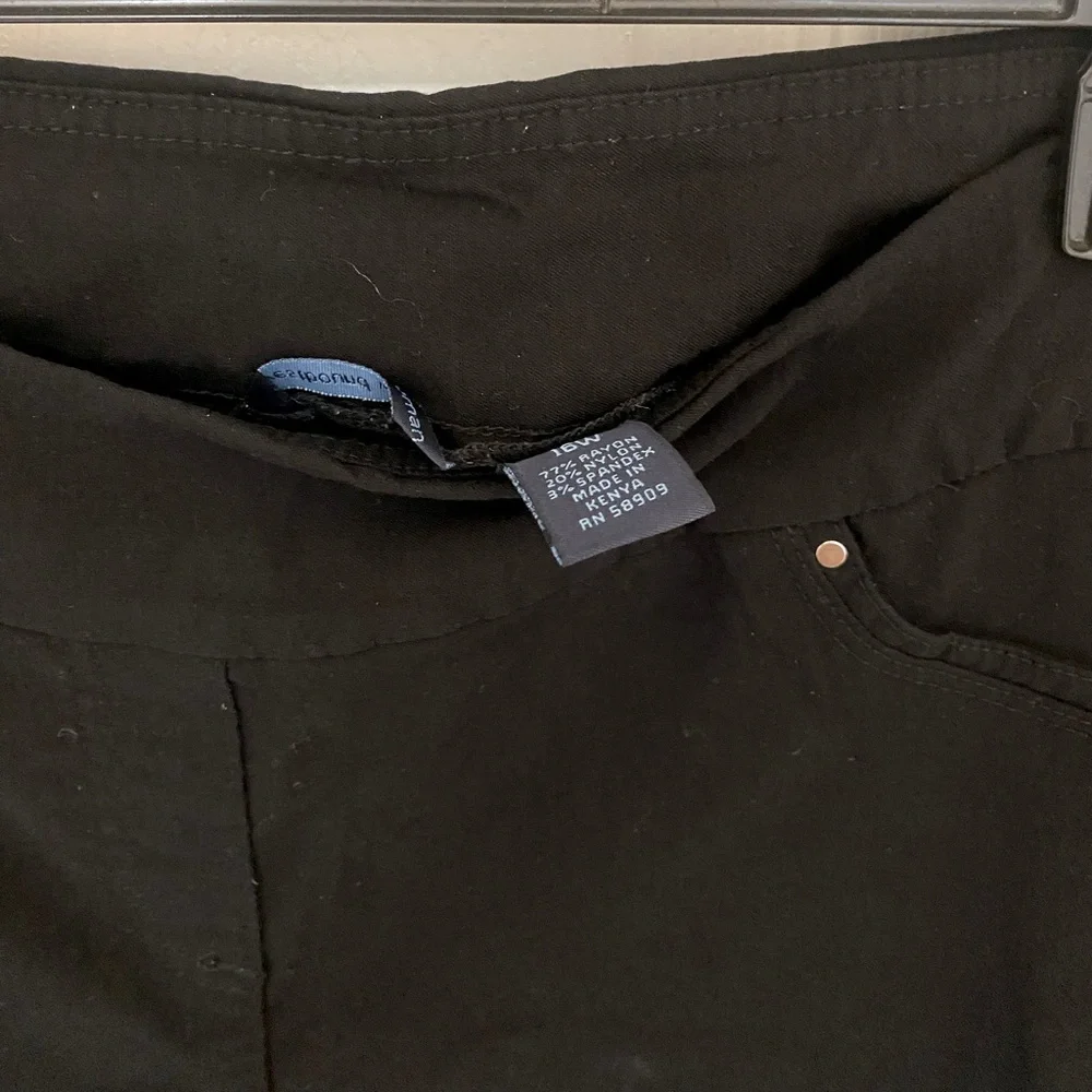 Westbound Woman Capri Pull-On Pants in Black - Picture 6 of 9